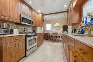 101 W Elder Ave, Floral Park, NY 11001 - Photo 16