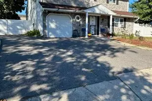 136 Acorn Ave, Central Islip, NY 11722 - Photo 10