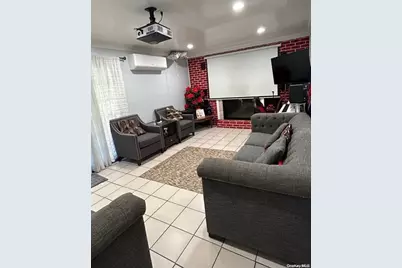 136 Acorn Avenue, Central Islip, NY 11722 - Photo 4