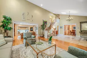 43 Cabriolet Ln, Melville, NY 11747 - Photo 10