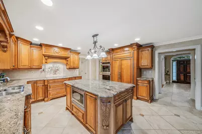 43 Cabriolet Lane, Melville, NY 11747 - Photo 18