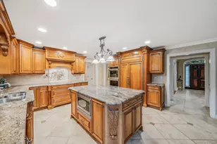 43 Cabriolet Ln, Melville, NY 11747 - Photo 18