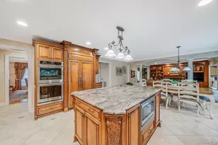 43 Cabriolet Ln, Melville, NY 11747 - Photo 16