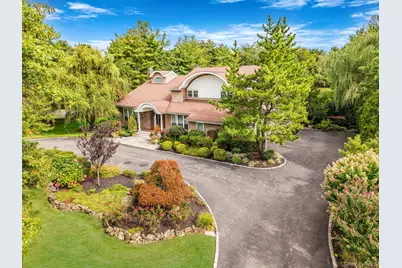 43 Cabriolet Lane, Melville, NY 11747 - Photo 2