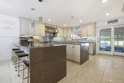 19 8th Street, Hicksville, NY 11801 - Photo 12
