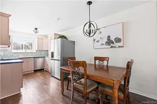 93 Gauguin Ct, Middle Island, NY 11953 - Photo 8