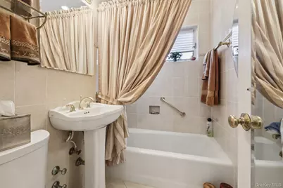 40 Lawrence Drive #A, White Plains, NY 10603 - Photo 12