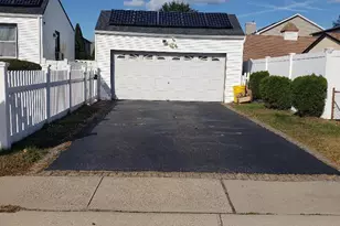 12 Enness Ave, Bethpage, NY 11714 - Photo 4