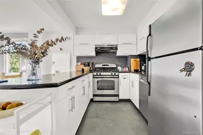 3080 47th Street #3A, Astoria, NY 11103 - Photo 4