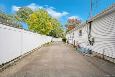 182 Commack Road, Deer Park, NY 11729 - Photo 4