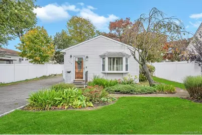 182 Commack Road, Deer Park, NY 11729 - Photo 2