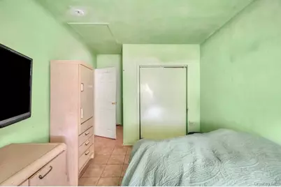 182 Commack Road, Deer Park, NY 11729 - Photo 24