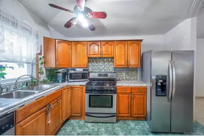 182 Commack Road, Deer Park, NY 11729 - Photo 14