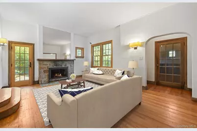 40 Holland Place, Hartsdale, NY 10530 - Photo 2