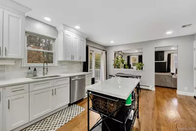 3256 Park Avenue, Wantagh, NY 11793 - Photo 6