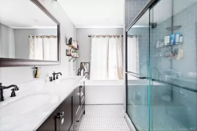 10 Maple Avenue, Patchogue, NY 11772 - Photo 28