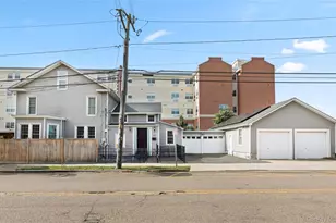 10 Maple Ave, Patchogue, NY 11772 - Photo 4