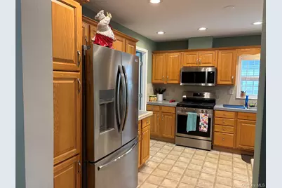 1661 Old Country Road #506, Riverhead, NY 11901 - Photo 16