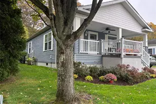 1661 Old Country Rd, Riverhead, NY 11901 - Photo 2