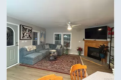 1661 Old Country Road #506, Riverhead, NY 11901 - Photo 8