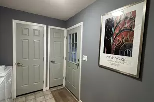 1661 Old Country Rd, Riverhead, NY 11901 - Photo 32