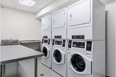 37-18 Broadway #303, Astoria, NY 11103 - Photo 6