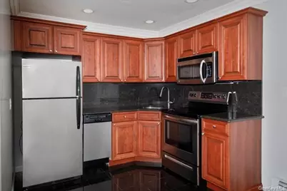 64 S Clinton Avenue #3A, Bay Shore, NY 11706 - Photo 2