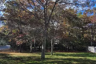 414 Railroad Ave, Manorville, NY 11934 - Photo 4