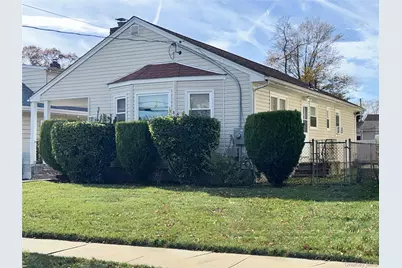 365 Wallace Street, Freeport, NY 11520 - Photo 4