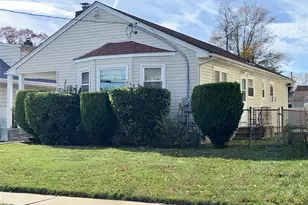 365 Wallace St, Freeport, NY 11520 - Photo 4