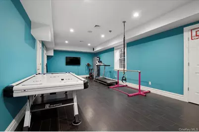 335 Summit Avenue, Cedarhurst, NY 11516 - Photo 30