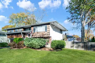 102 Jacqueline Ln, Centereach, NY 11720 - Photo 2