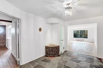 5 Chatham Place, Dix Hills, NY 11746 - Photo 2