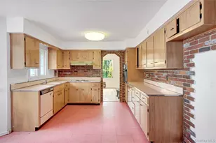 5 Chatham Pl, Dix Hills, NY 11746 - Photo 8