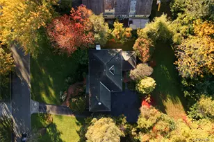 25 Hilltop Dr W, Great Neck, NY 11021 - Photo 4