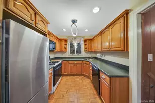 10 Siracusa Blvd, Smithtown, NY 11787 - Photo 18