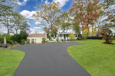 10 Siracusa Boulevard, Smithtown, NY 11787 - Photo 2