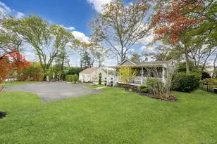 10 Siracusa Blvd, Smithtown, NY 11787 - Photo 4