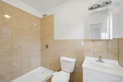 820 Hollywood Avenue, Bronx, NY 10465 - Photo 20