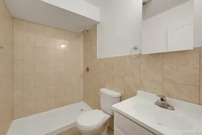 820 Hollywood Avenue, Bronx, NY 10465 - Photo 32