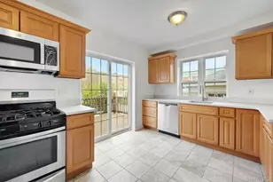 820 Hollywood Ave, Bronx, NY 10465 - Photo 14