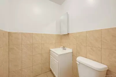 820 Hollywood Avenue, Bronx, NY 10465 - Photo 16