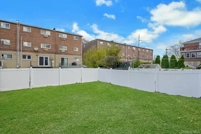 820 Hollywood Avenue, Bronx, NY 10465 - Photo 36