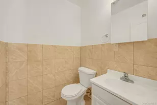 822 Hollywood Ave, Bronx, NY 10465 - Photo 14