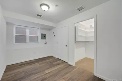 822 Hollywood Avenue, Bronx, NY 10465 - Photo 36