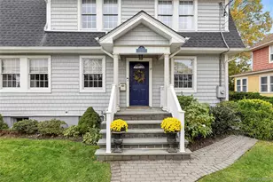 34 Davis Rd, Port Washington, NY 11050 - Photo 2