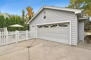 34 Davis Rd, Port Washington, NY 11050 - Photo 18