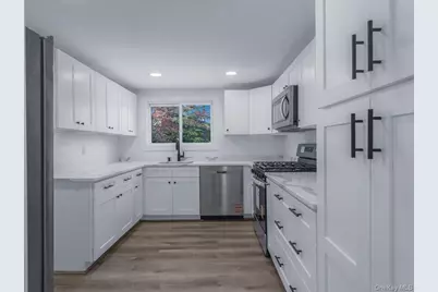 99 Elmwood Avenue, Selden, NY 11784 - Photo 10