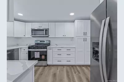 99 Elmwood Avenue, Selden, NY 11784 - Photo 12