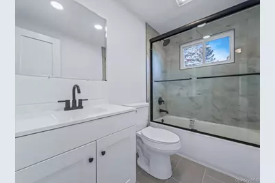 99 Elmwood Avenue, Selden, NY 11784 - Photo 20